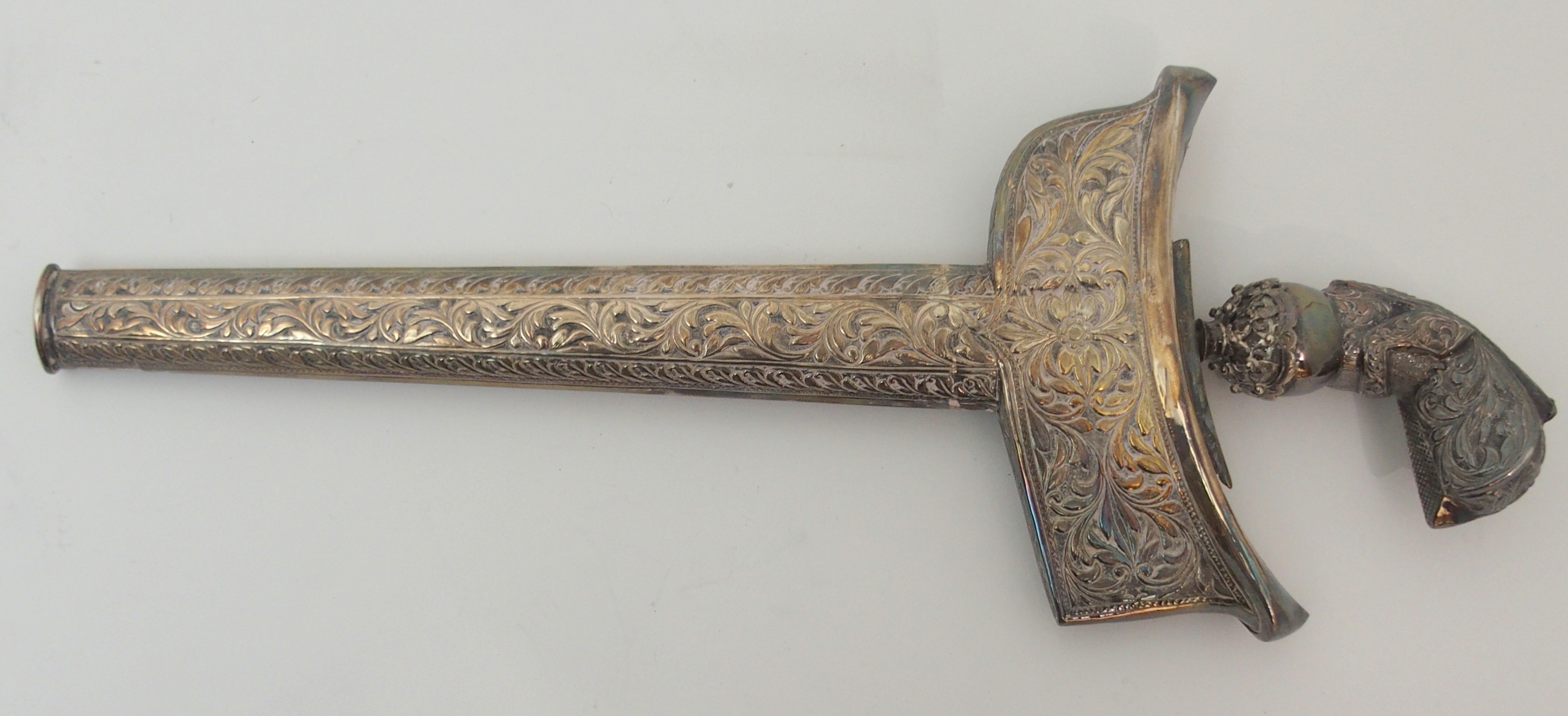 A MALAYSIAN SILVER PRESENTATION KRIS the scabbard and hilt chased with scrolling foliage, stamped - Image 2 of 6