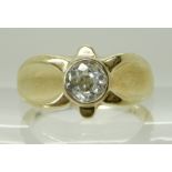 A GENTS 14K DIAMOND SOLITAIRE RING set with an estimated approx 0.80ct old cut diamond, finger
