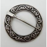 A SILVER ALEXANDER RITCHIE ANNULAR BROOCH of scrolling foliate design, diameter 5cm, stamped to
