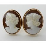 A PAIR OF 14K GOLD CLASSICAL THEMED CAMEO CUFFLINKS dimensions of the cameo in its mount 2.7cm x 2.