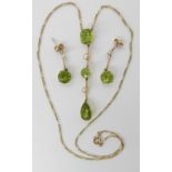 A 9CT GOLD PERIDOT AND PEARL NECKLACE WITH MATCHING EARRINGS the pendant set with step cut, pear cut