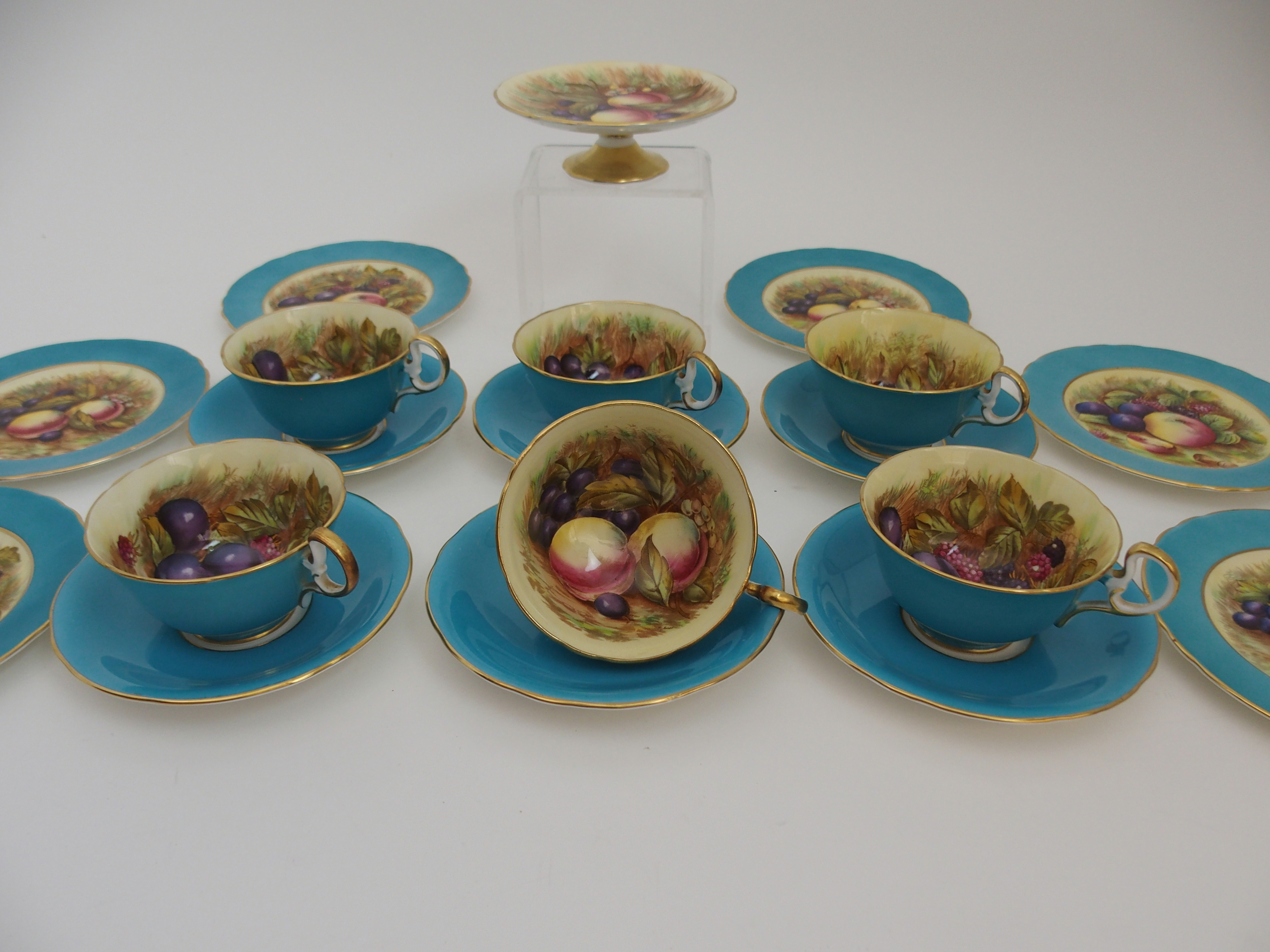 *WITHDRAWN* AN AYNSLEY ORCHARD GOLD TEASET comprising six cups, saucers ...