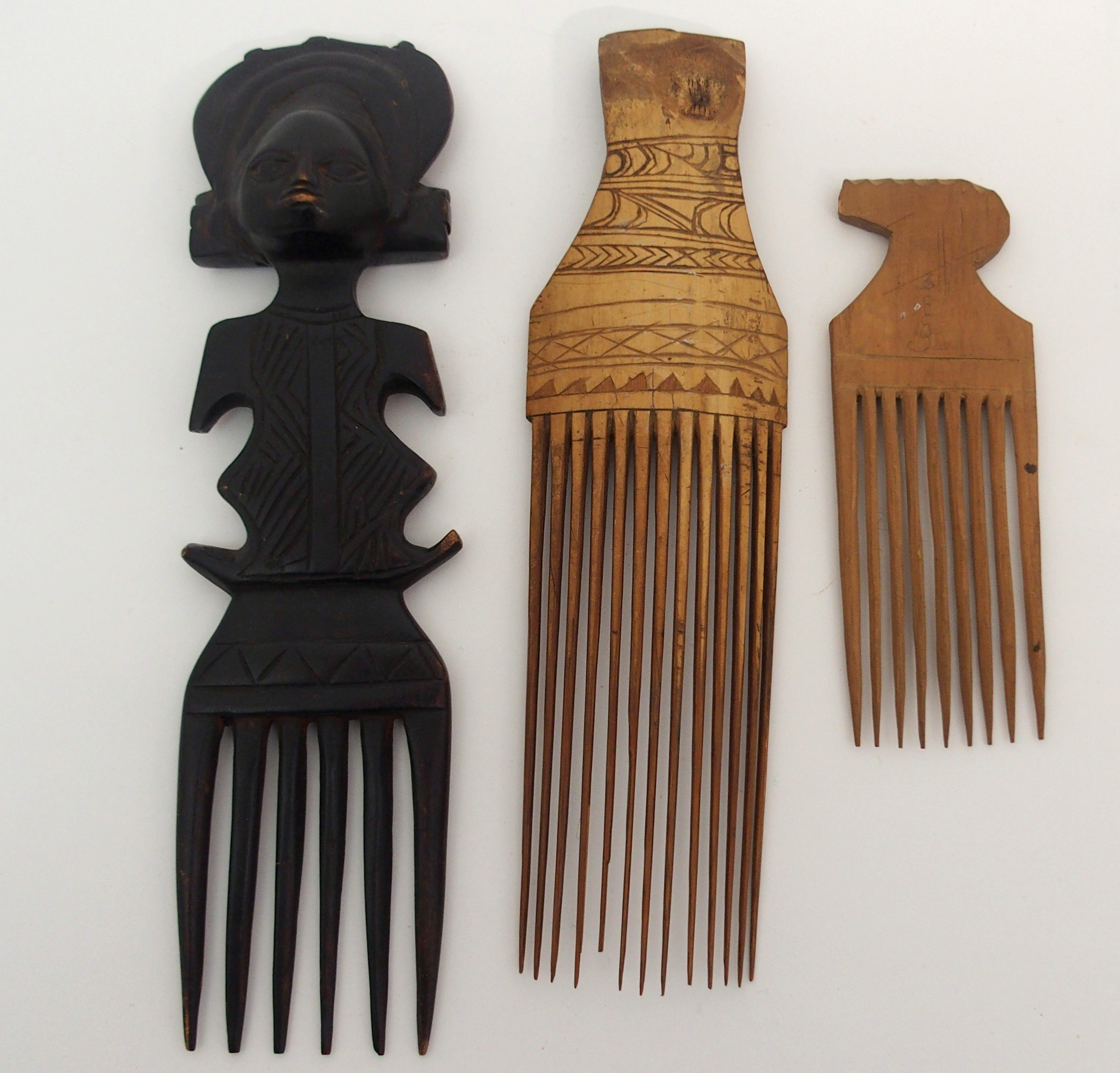 A GROUP OF AFRICAN TRIBAL ITEMS comprising; a Papua New Guinea ceremonial slate and wicker axe, 57cm - Image 5 of 5