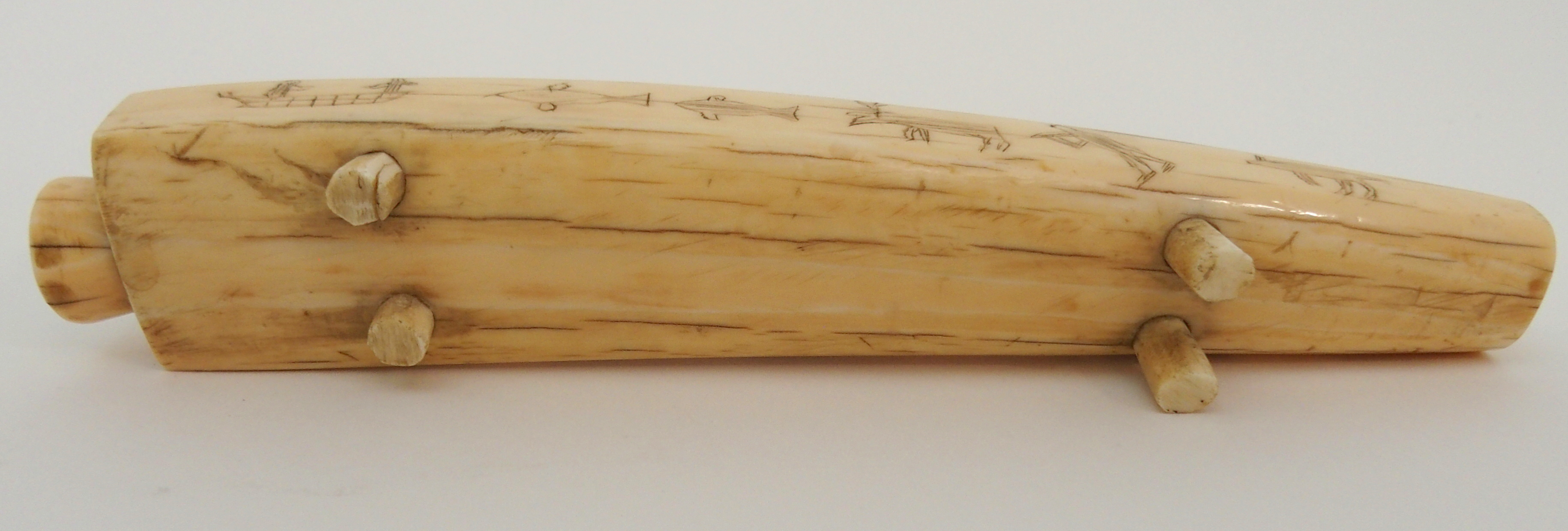 AN INUIT WALRUS TUSK CRIBBAGE BOARD the top with twelve pierced marker sections, divided by Eskimos, - Image 4 of 6