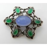 A BROOCH IN THE STYLE OF SIBYL DUNLOP set with a blue agate of approx 14.2mm x 10.2mm, with
