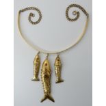 A 14K GOLD THREE ARTICULATED FISHES NECKLACE stamped 14k to all three fishes, the choker and a