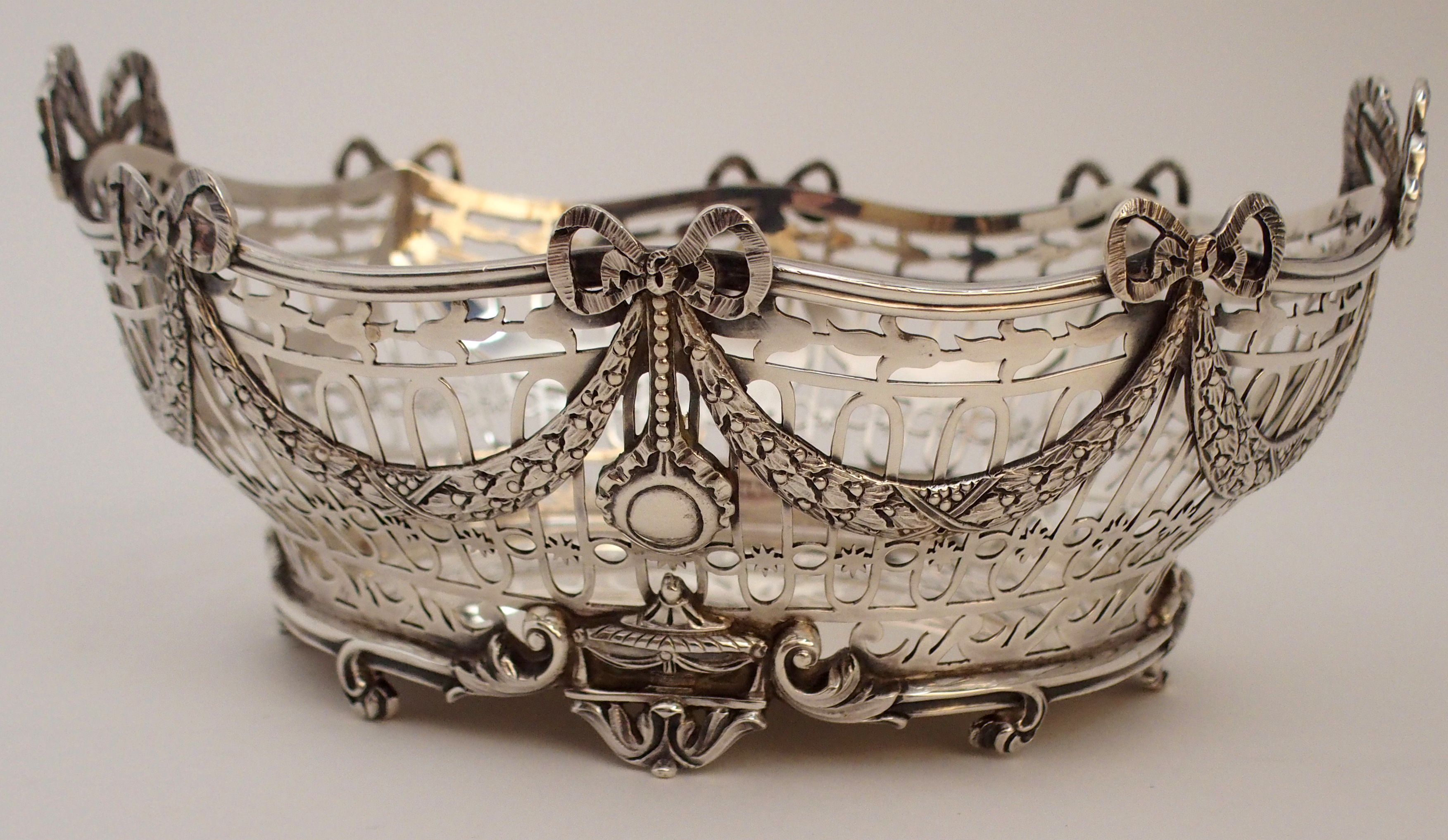 A SILVER BASKET by C. S. Harris & Sons Limited, London 1912, of oval form, the open strapwork body - Image 2 of 8