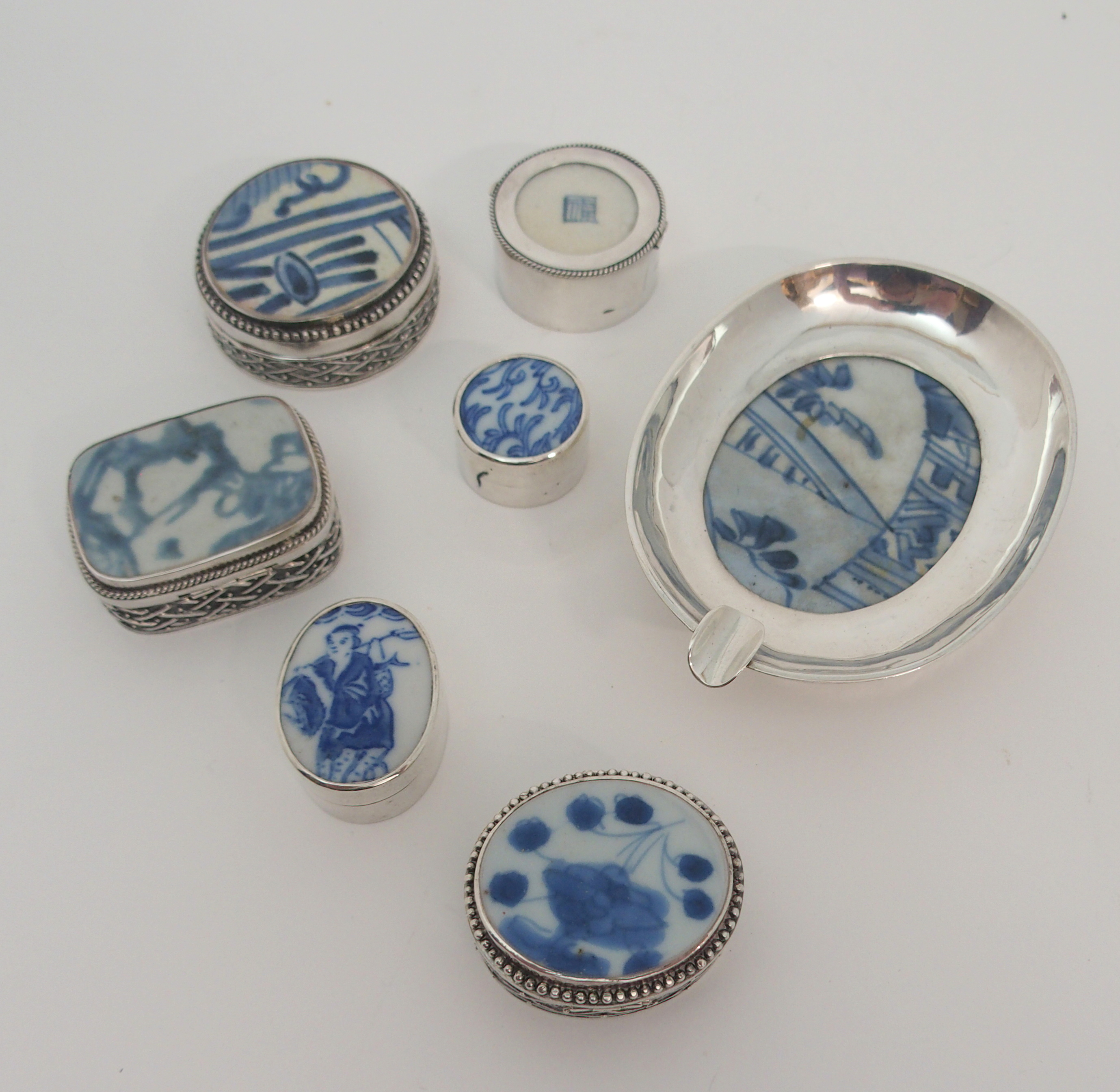 SIX CHINESE SILVER AND CERAMIC MOUNTED BOXES 3 to 5.5cm and an ashtray, 11cm wide all stamped 925 ( - Image 3 of 3