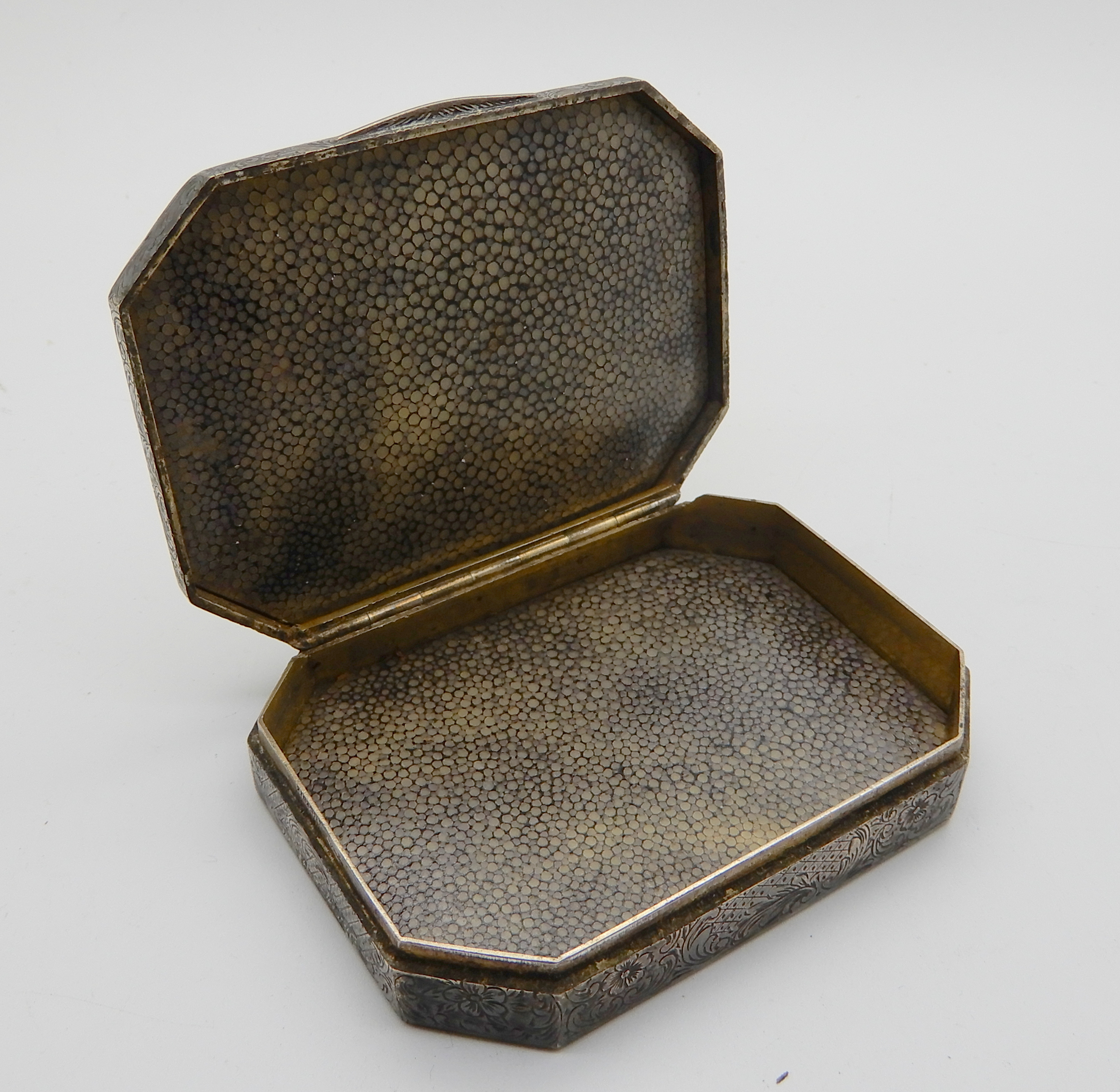 A white metal and shagreen mounted snuff box Condition Report: - Image 6 of 6