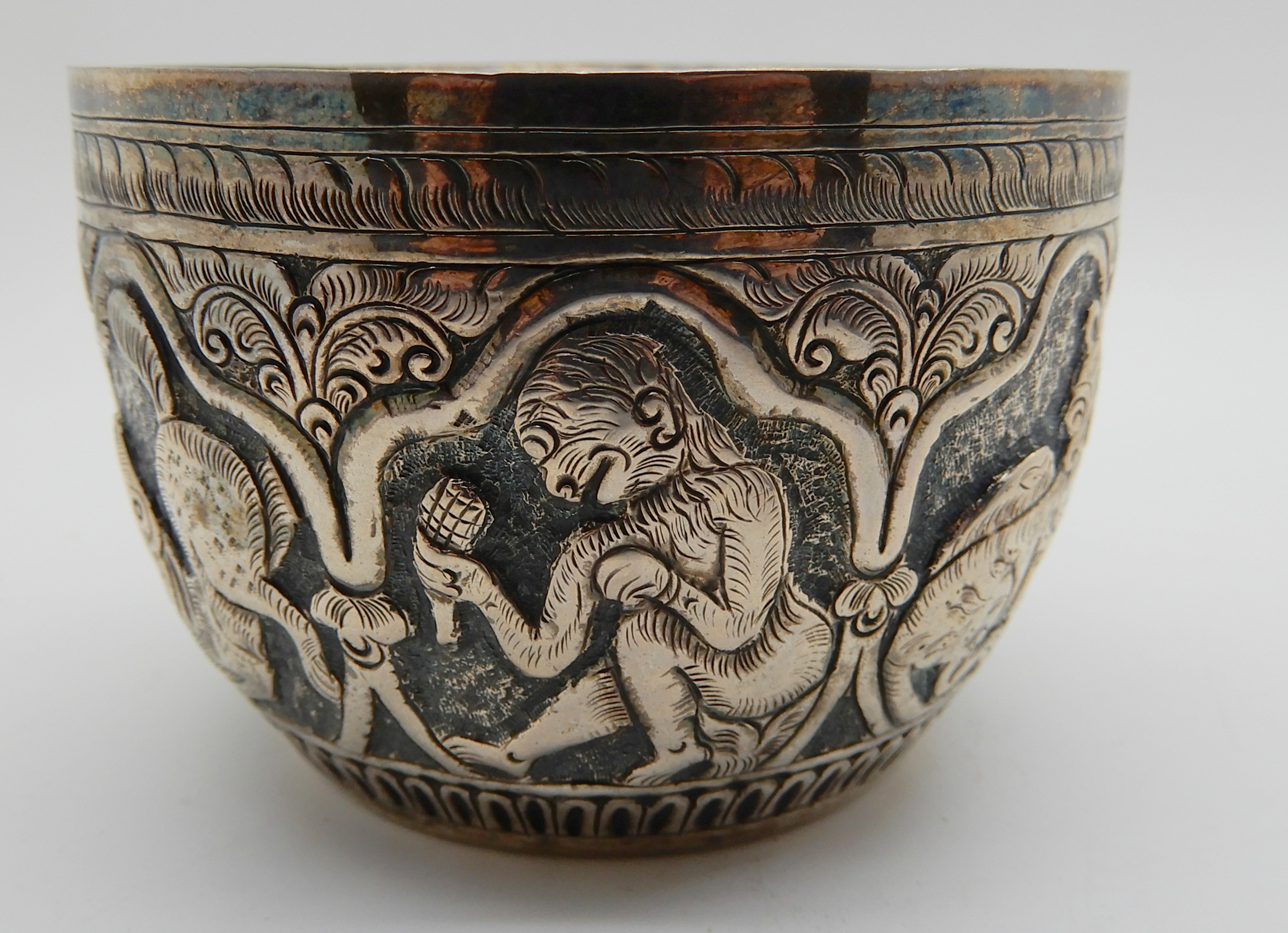 A lot comprising a Burmese white metal bowl, two napkin rings and a circular snuff box Condition - Image 4 of 6