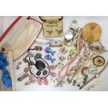 A collection of vintage costume jewellery to include a pink ceramic lizard necklace, silver Siam