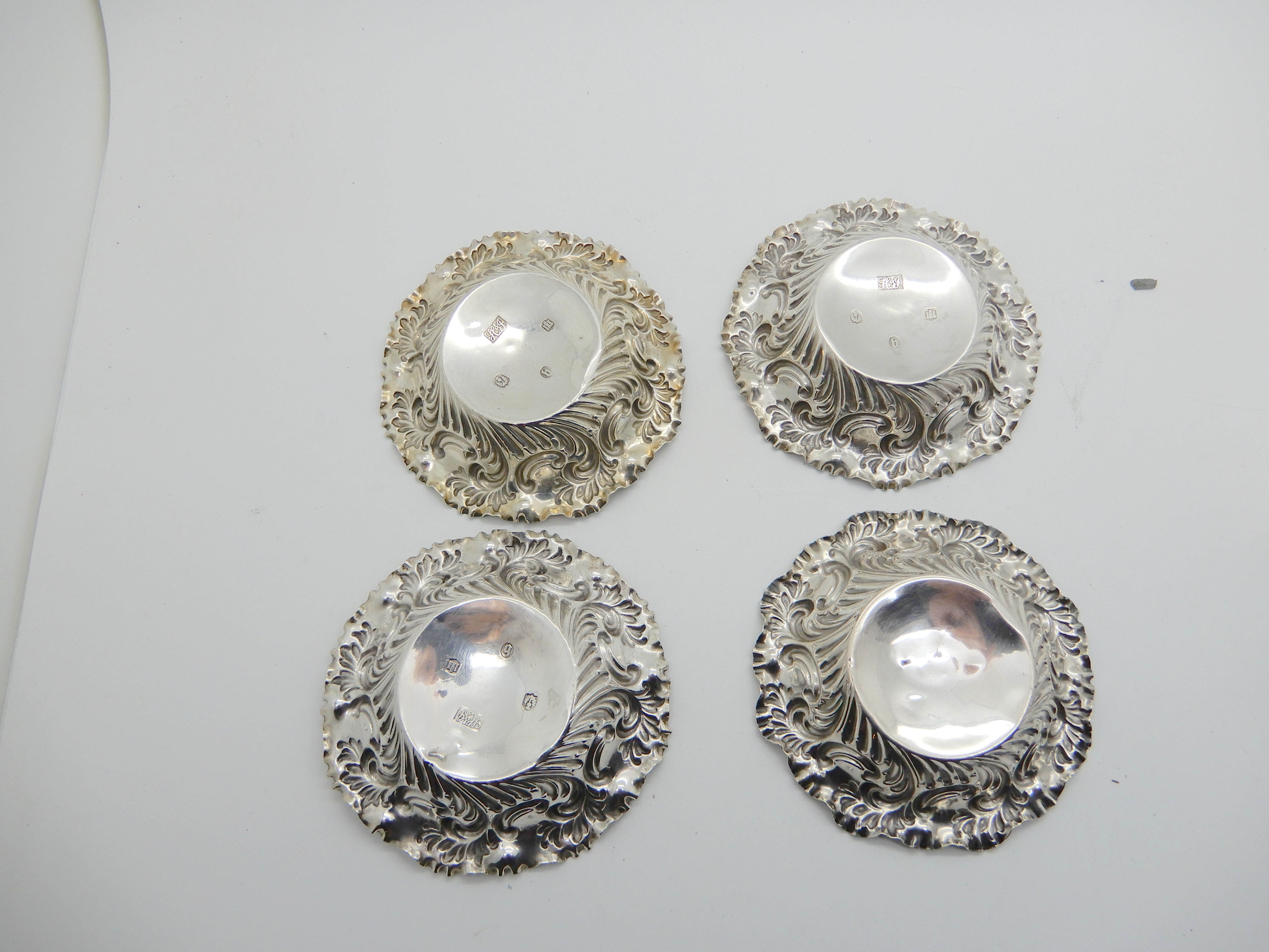 A lot comprising a set of four silver bon bon dishes, (8.5cm diameter), a silver cased pocket - Image 5 of 5