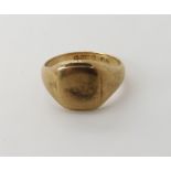 A 9ct gold signet ring, size P1/2, weight 6.5gms Condition Report: Available upon request