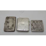 A lot comprising a silver cigarette case, a white metal cigarette case and a white metal compact (3)