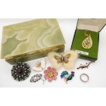 An alabaster box with vintage costume jewellery to include a Hollywood flower brooch Condition