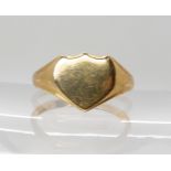 An 18ct gold signet ring size O1/2, weight 4.3gms Condition Report: Light general wear.