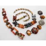 A collection of Scottish agate jewellery to include a yellow metal mounted necklet (af) and other
