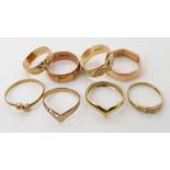 Four 9ct gold wedding rings sizes, V, X1/2, V1/2, U1/2, two 9ct herringbone shaped rings sizes U and