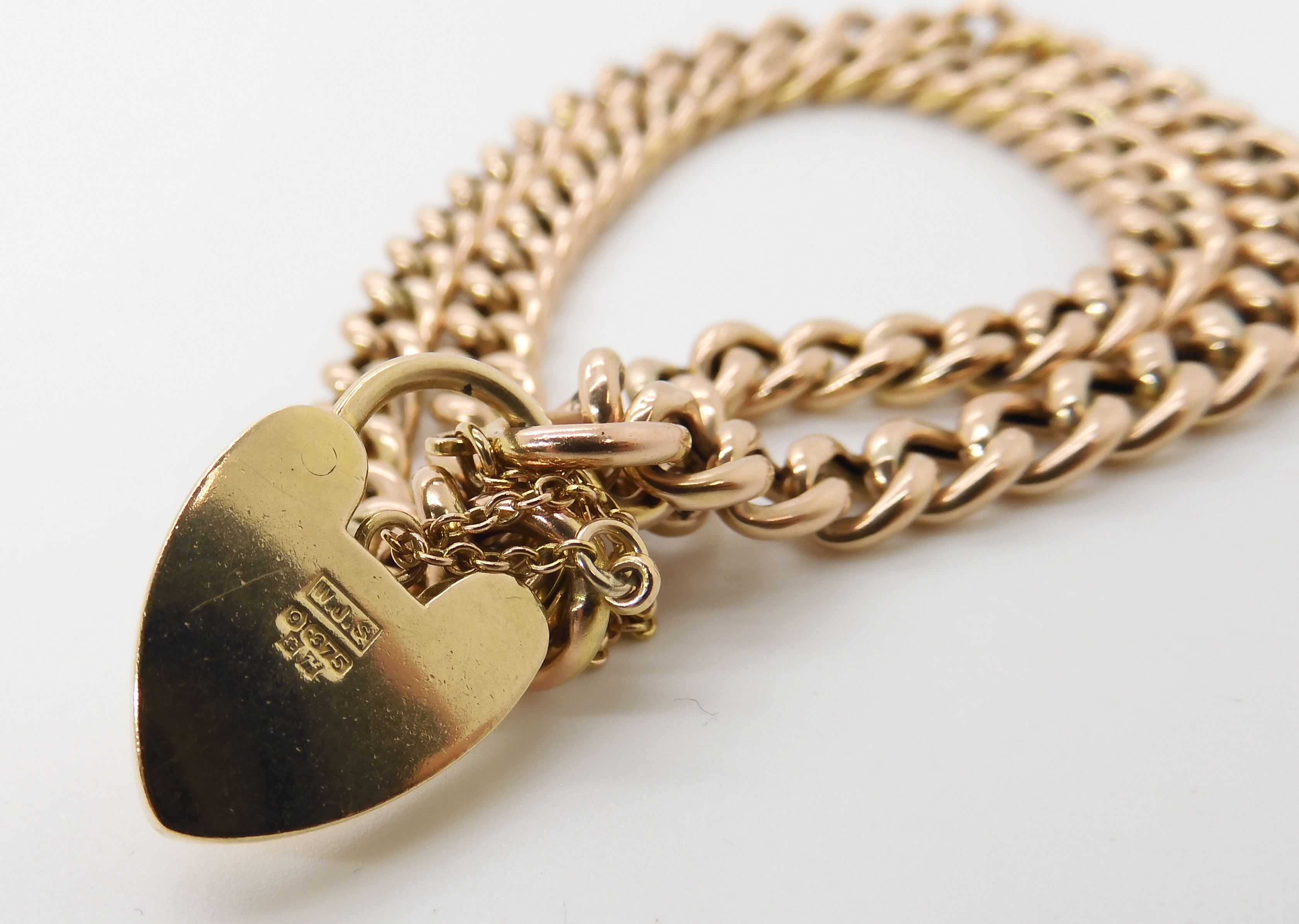 A 9ct gold double curb chain bracelet with a heart clasp length 17cm, weight 15.2gms Condition - Image 2 of 2