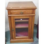 A mahogany cabinet with single glazed door, 92cm high x 60cm wide x 47cm deep Condition Report:
