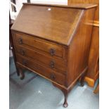 An oak bureau, 100cm high x 79cm wide x 46cm deep Condition Report: Available upon request