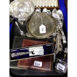 A tray lot of EP - rosebowl, spirit flask, cased and loose cutlery Condition Report: Available