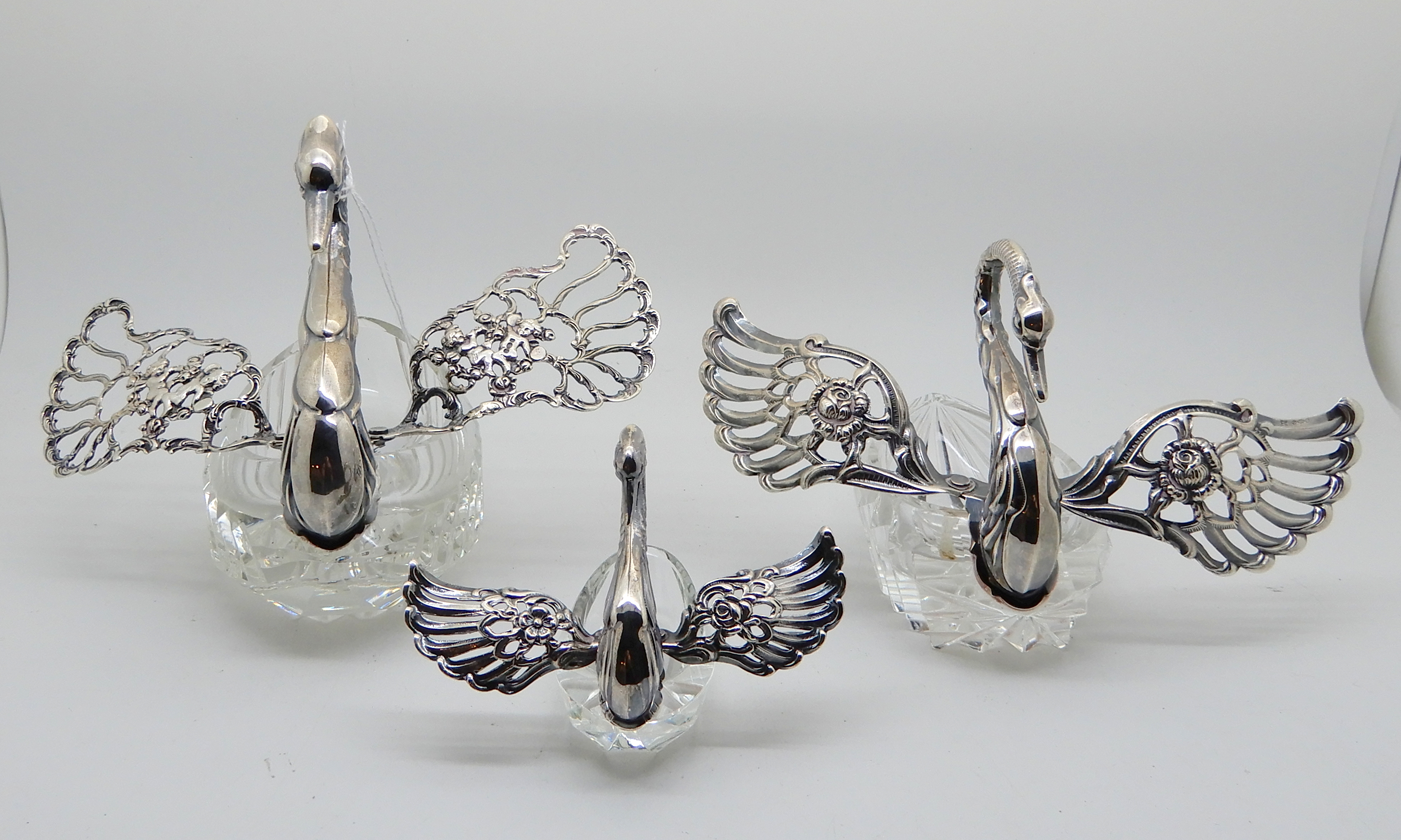 A graduated set of three continental white metal and glass trinket dishes modelled as swans - Image 2 of 4
