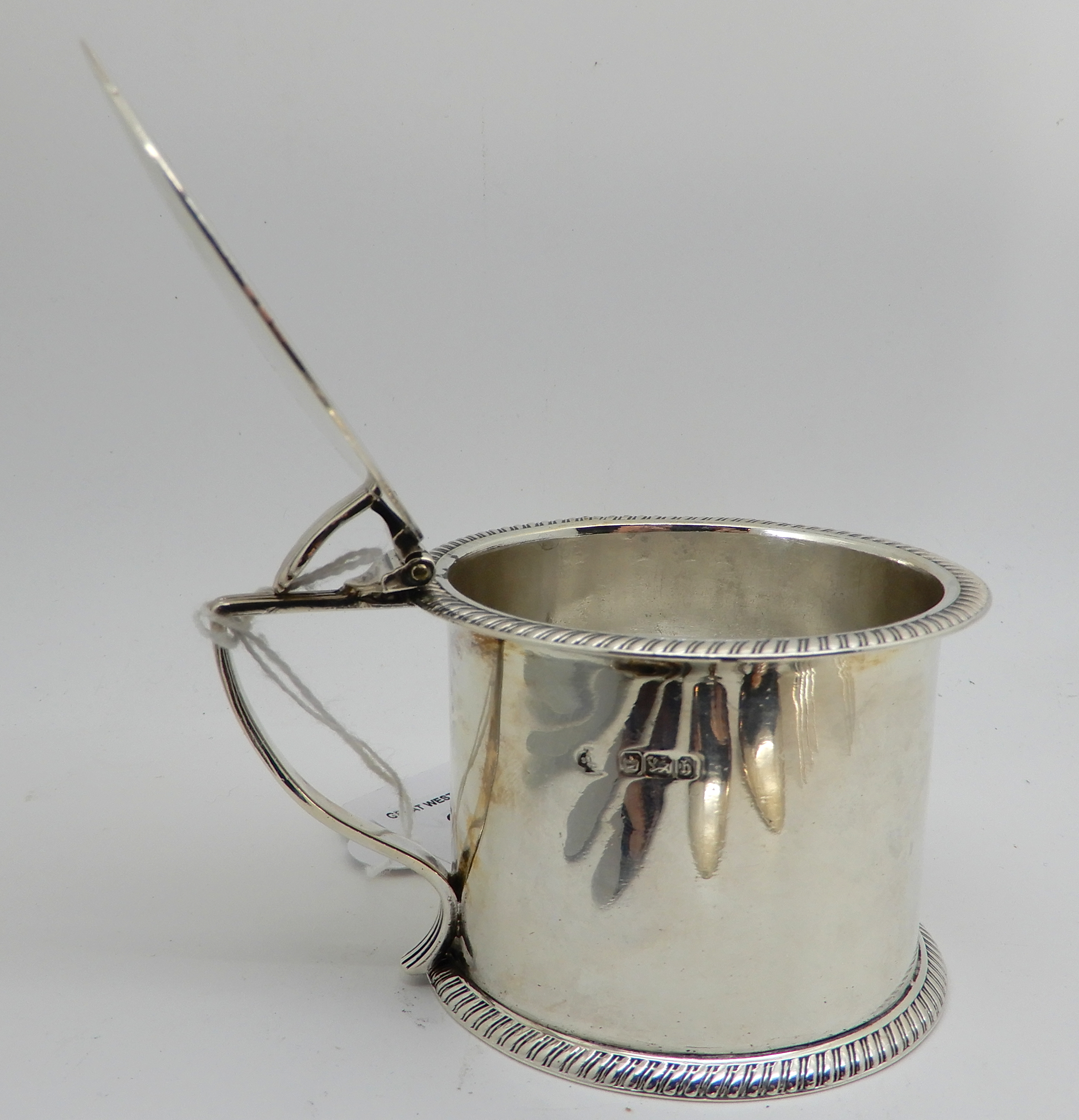 A lot comprising a silver mustard pot frame, Sheffield 1894, a pair of silver tablespoons, two - Image 3 of 3