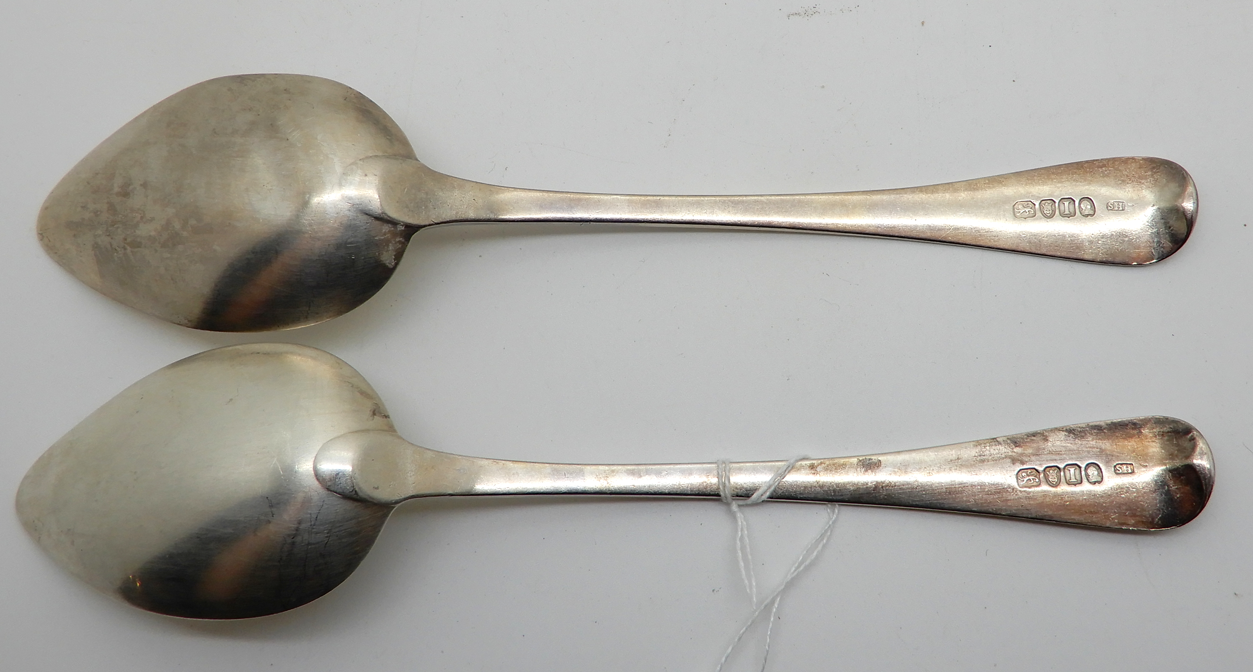 A lot comprising a pair of silver tablespoons, London 1804, a pair of silver napkin rings, a - Image 2 of 5