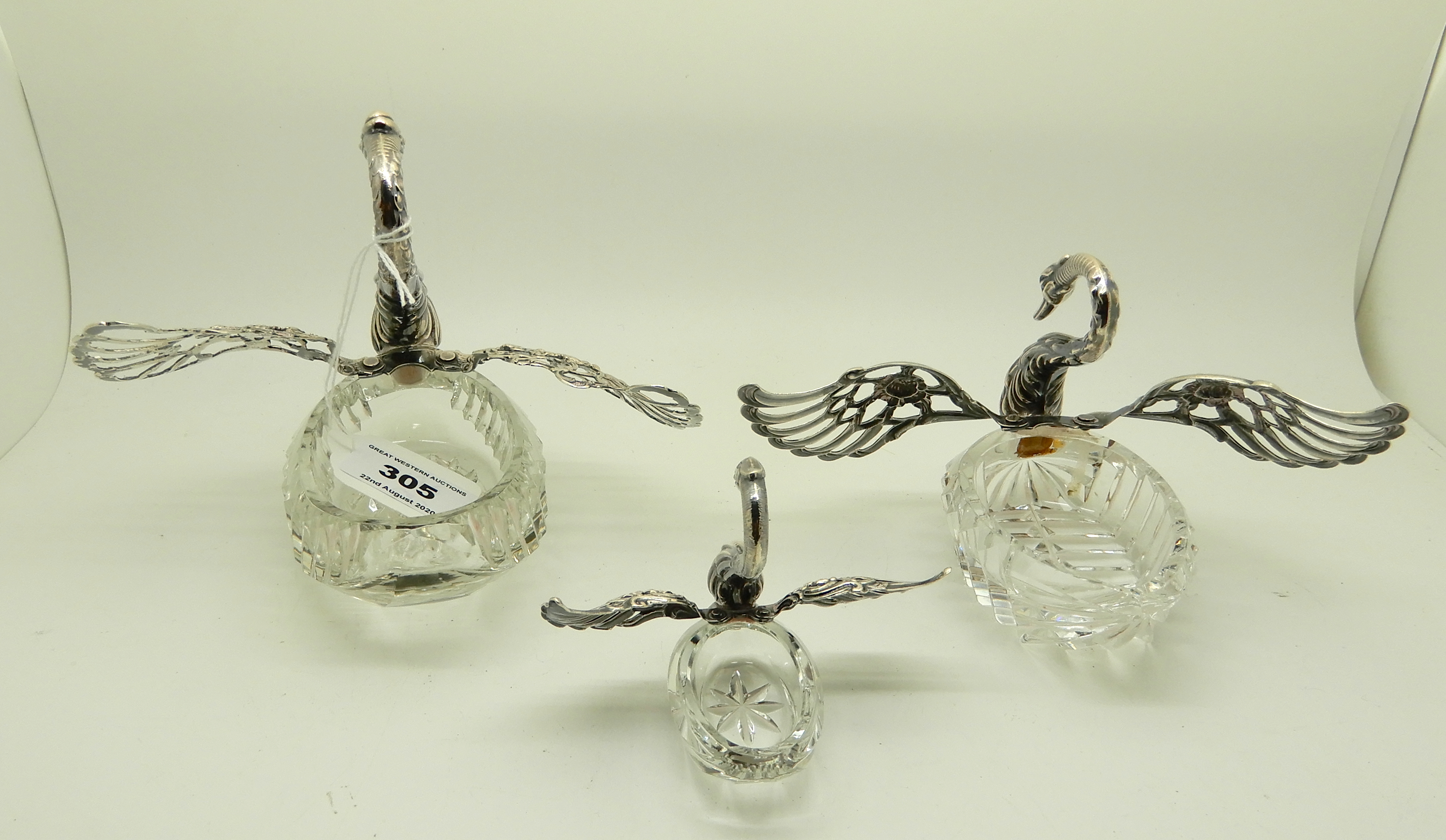 A graduated set of three continental white metal and glass trinket dishes modelled as swans - Image 3 of 4