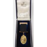 A 9ct gold Glasgow Incorporation of Tailors medallion dated 1949, with inscribed pendant brooch