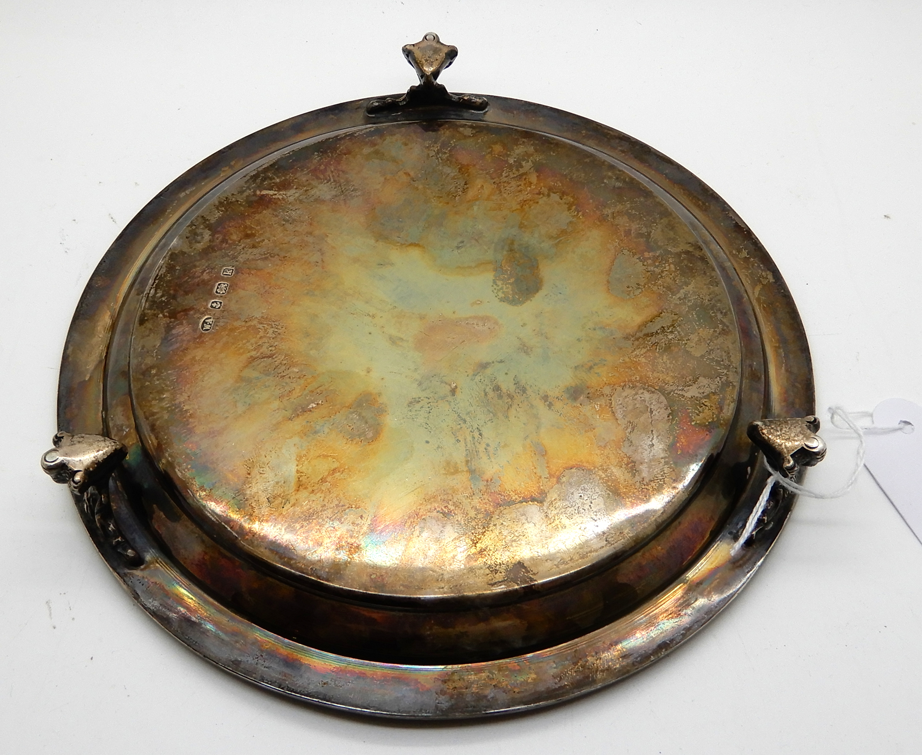 A silver card tray on three ball and claw feet, Birmingham 1909, 20cm in diameter, 367gms - Image 3 of 4