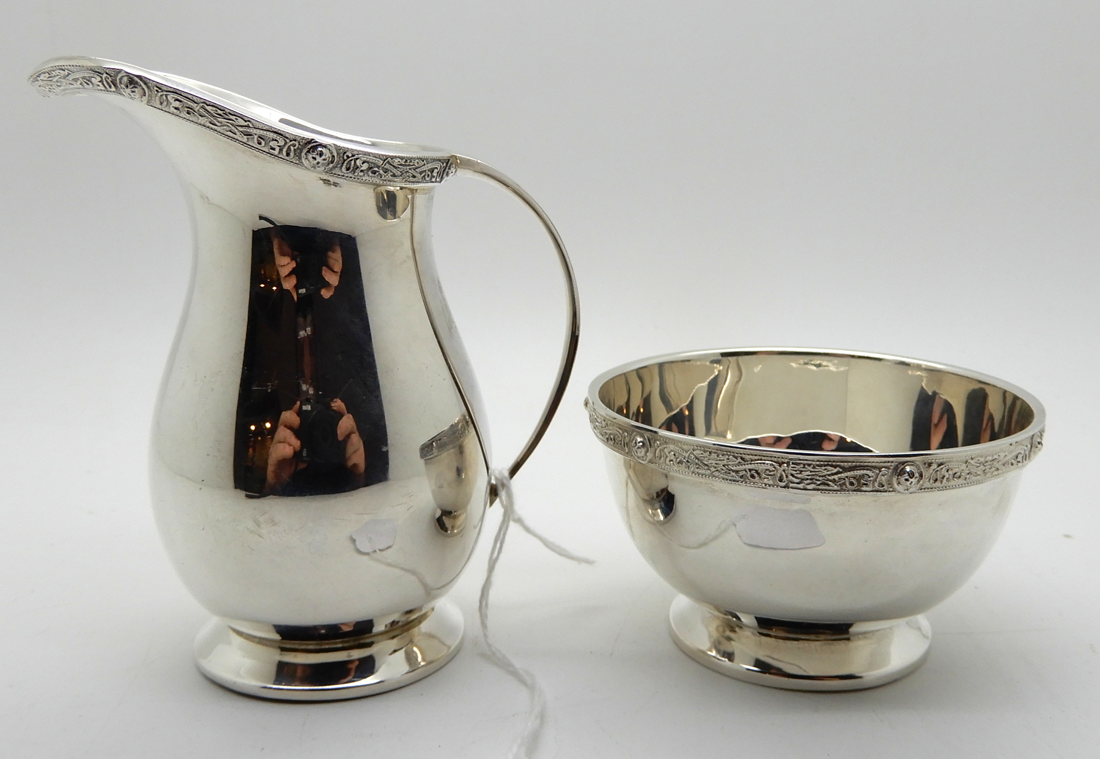 A silver cream and sugar, Birmingham 1958, cream jug 9cm high, 153gms Condition Report: Available - Image 2 of 3