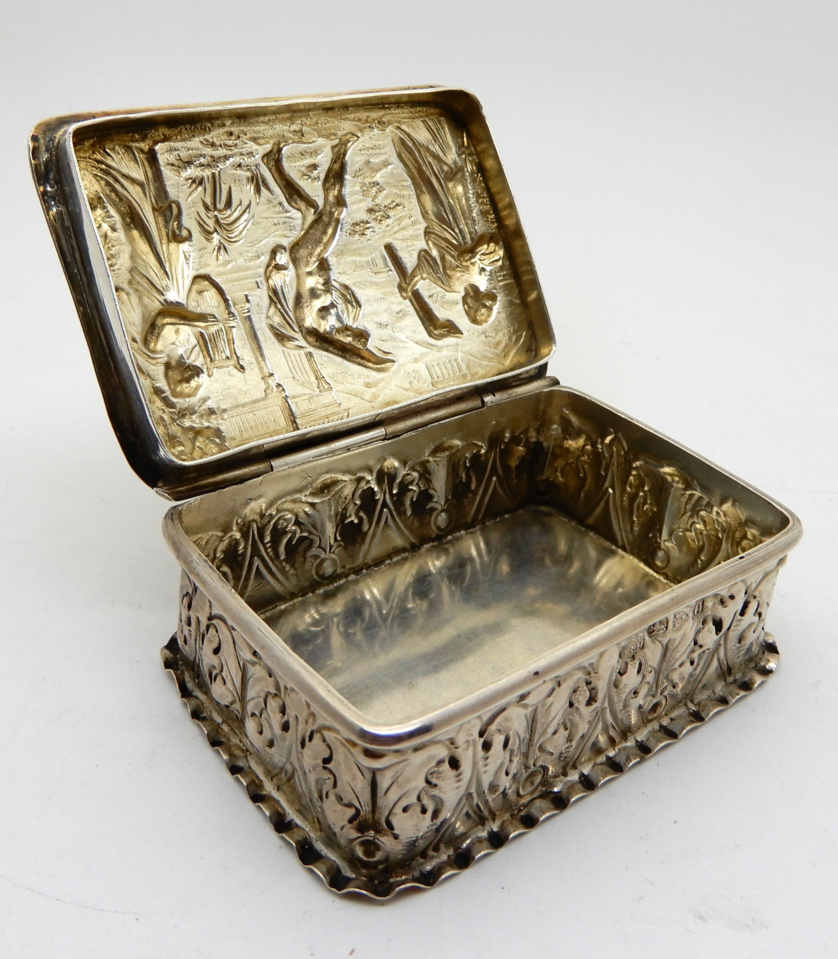 A white metal snuff box, rectangular embossed with classical figures, 6.8cm x 4.8cm - Image 4 of 5