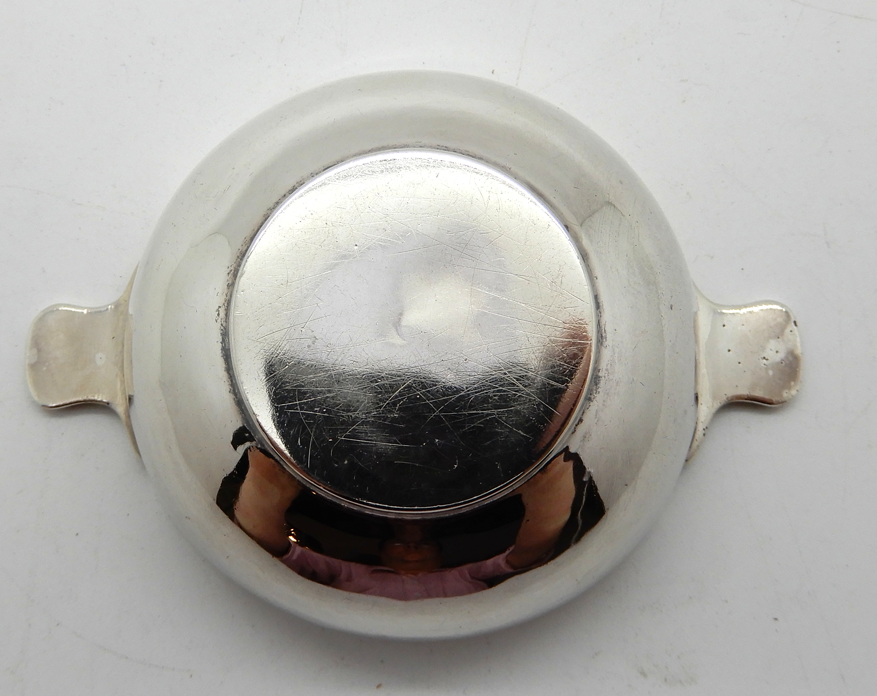 A silver quaich, London 1912, 9.5cm across the lugs, 47gms Condition Report: Available upon request - Image 3 of 3