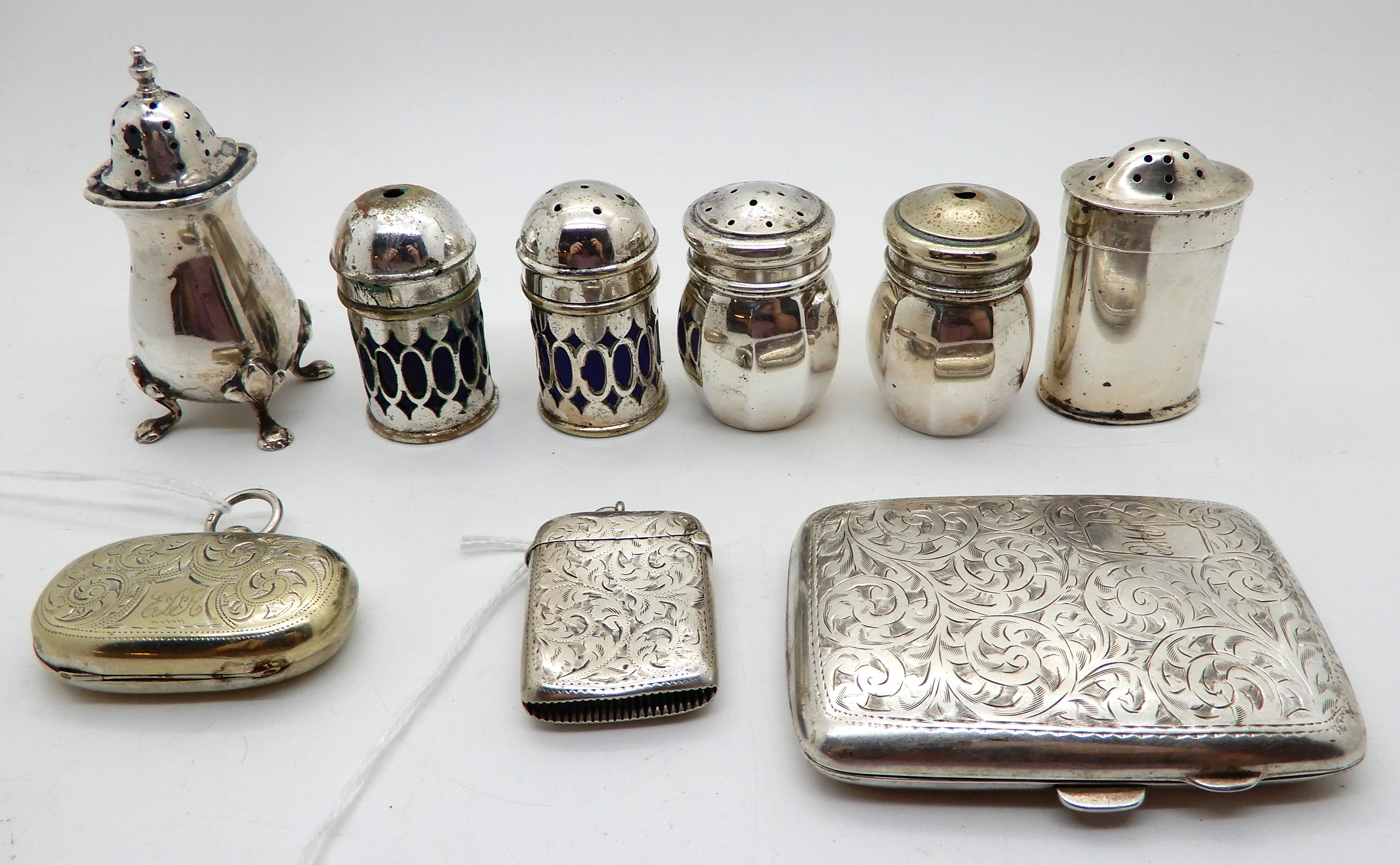 A lot comprising two silver pepperettes, a silver cigarette case, a vesta and a sovereign case and - Image 2 of 3