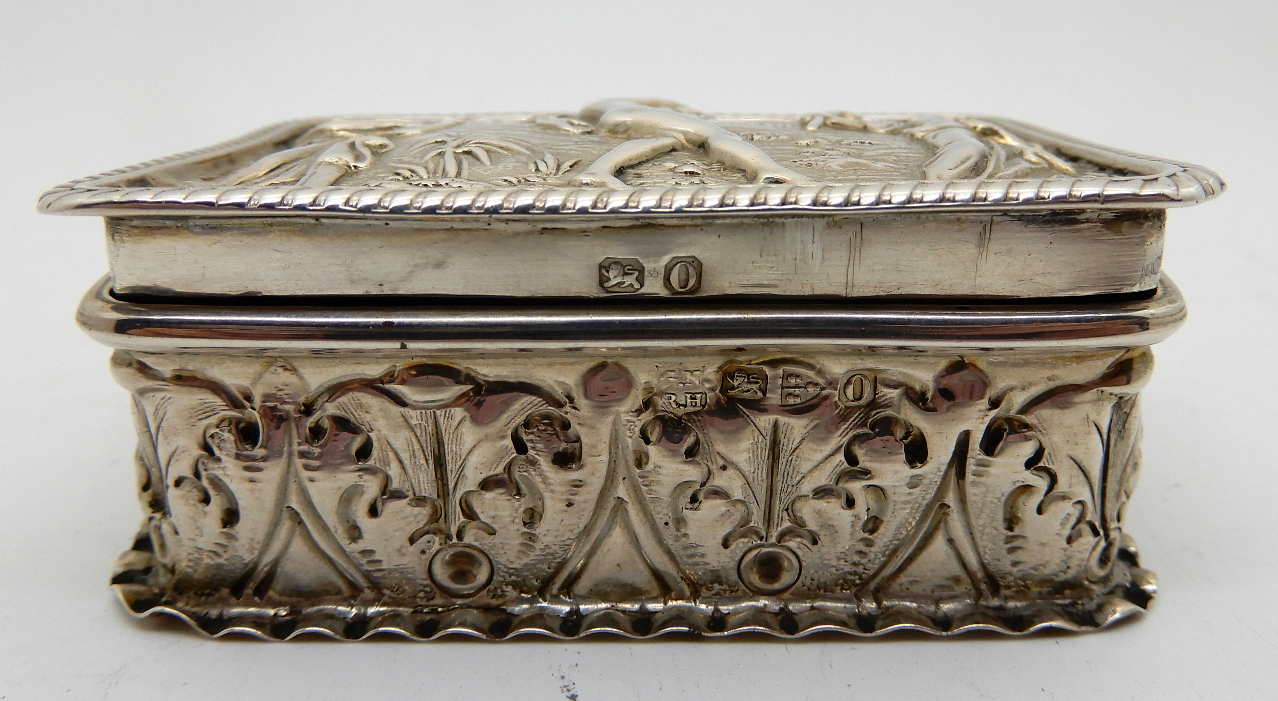 A white metal snuff box, rectangular embossed with classical figures, 6.8cm x 4.8cm - Image 5 of 5