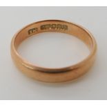A 9ct rose gold Glasgow hallmarked wedding ring, dated 1924-25 size P, weight 2.9gms Condition