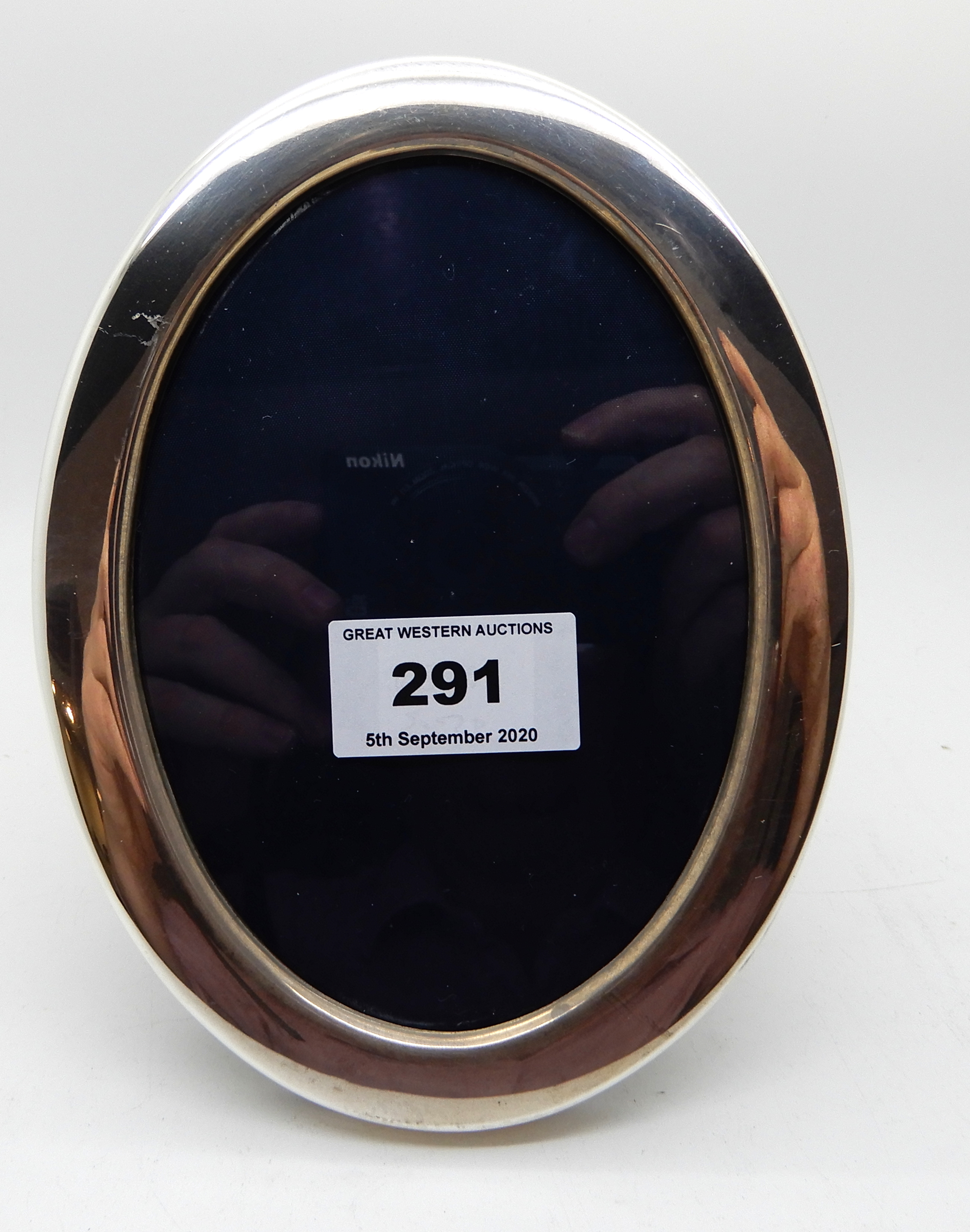 A oval silver mounted photo frame, Sheffield 1984, 16.5cm x 12.5cm, aperture 13.5cm x 9.5cm - Image 2 of 3