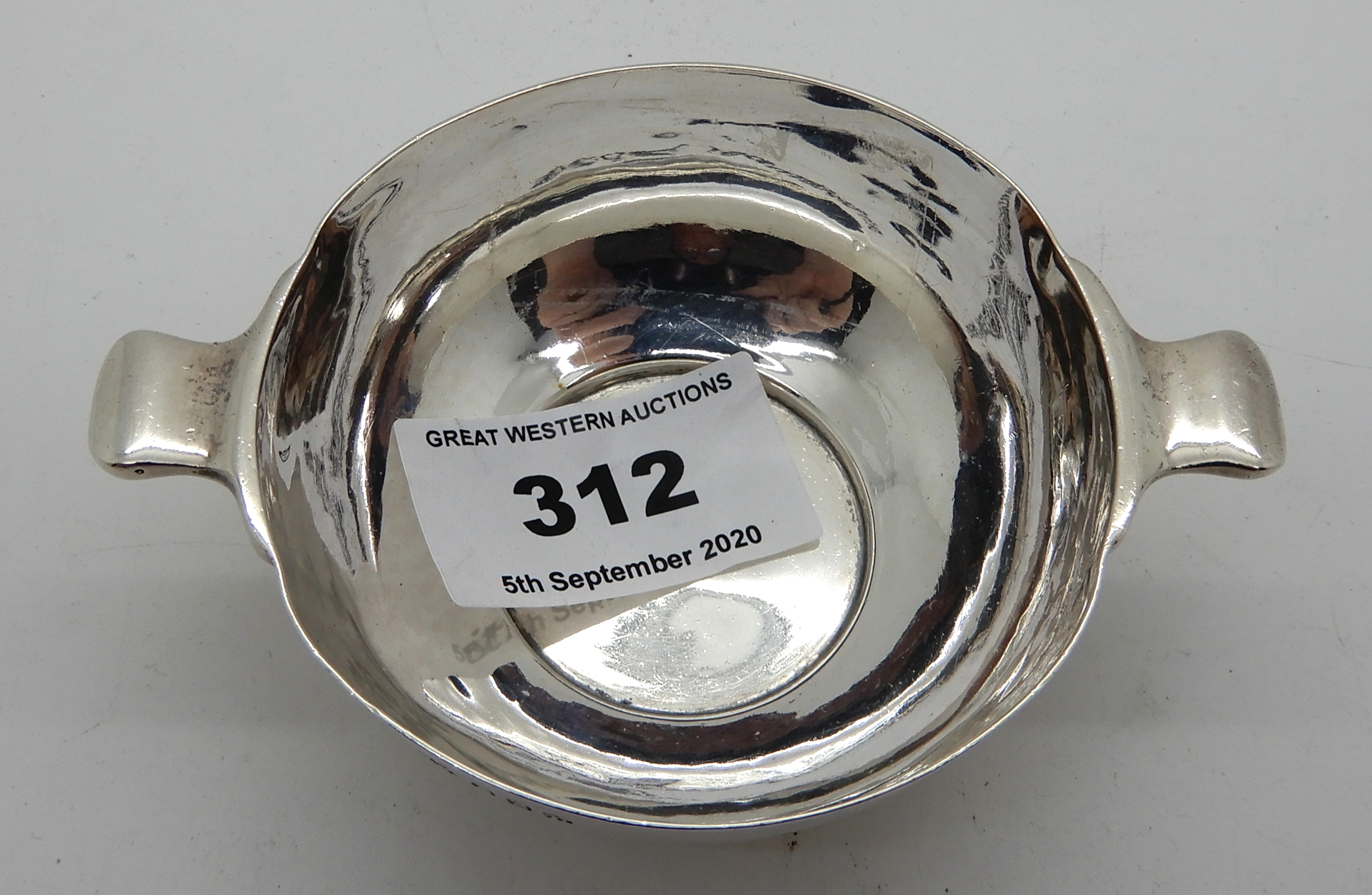 A silver quaich, London 1912, 9.5cm across the lugs, 47gms Condition Report: Available upon request - Image 2 of 3