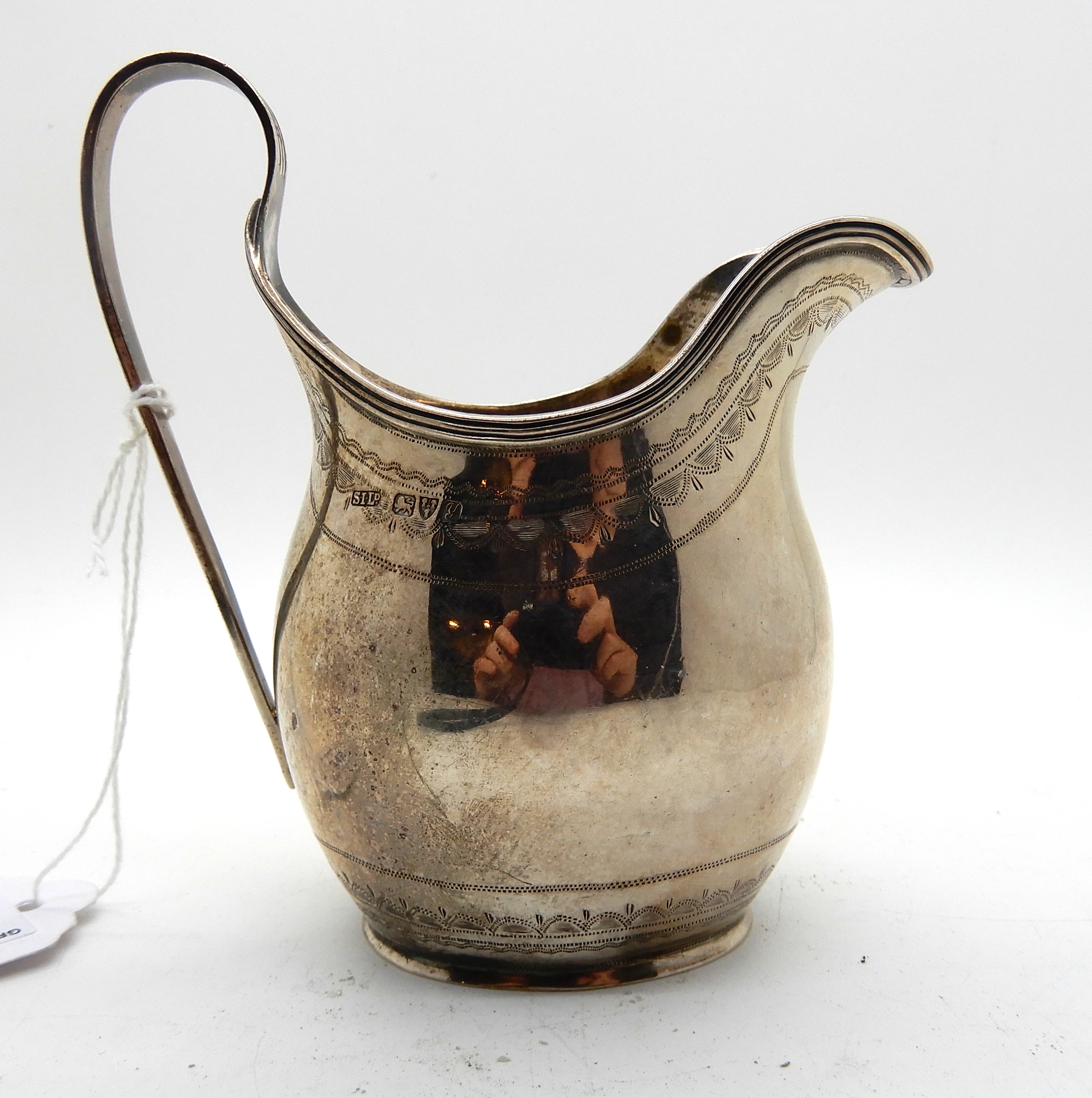 A silver cream jug, Chester 1924, 11cm high, 97gms Condition Report: Available upon request - Image 2 of 3