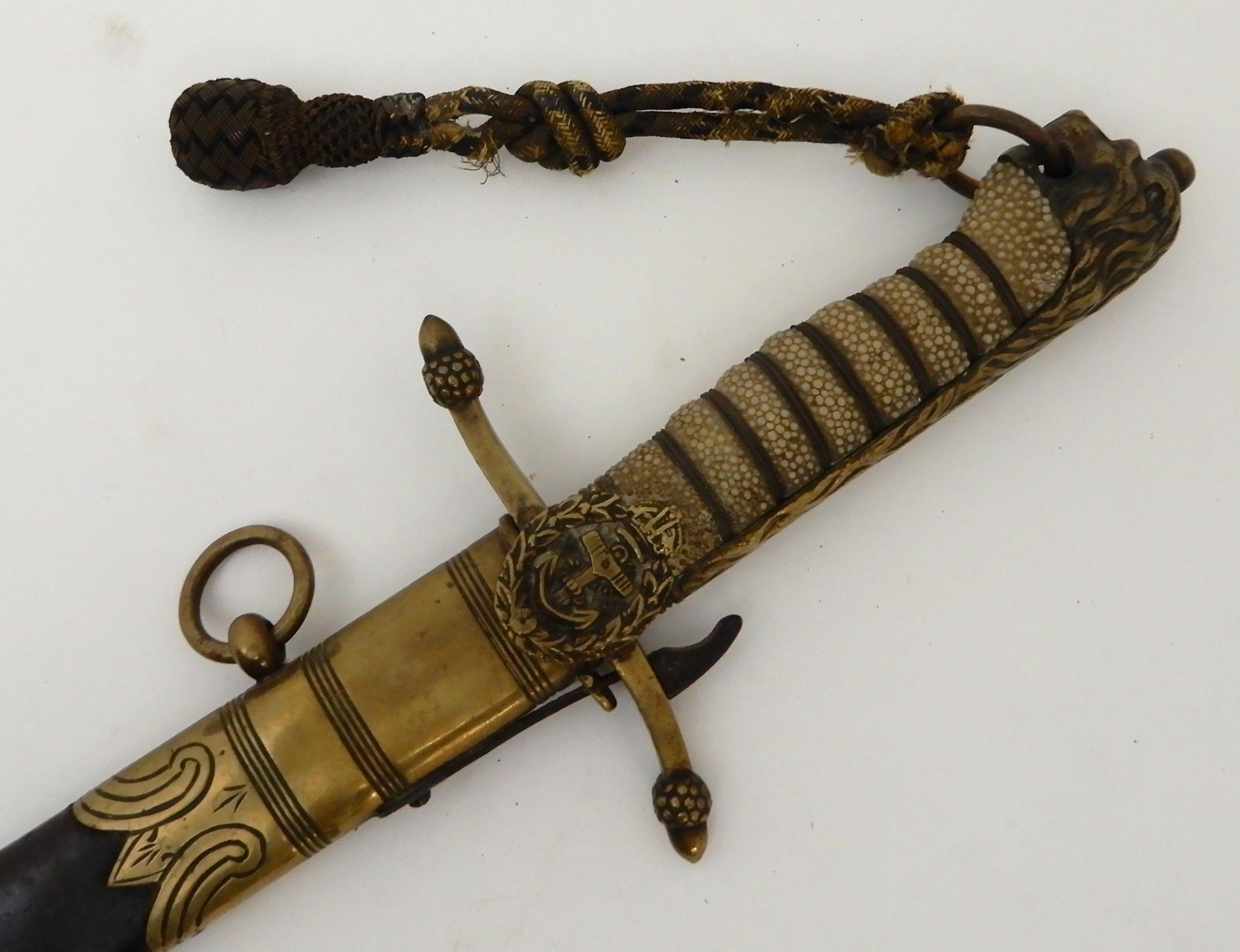A BRITISH ROYAL NAVY MIDSHIPMAN'S DAGGER the sharkskin wire wound hilt with lion's head pommel, - Image 4 of 10