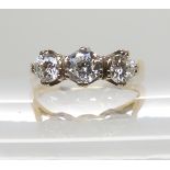 AN 18CT YELLOW GOLD THREE STONE DIAMOND RING set with estimated approx 0.90cts of diamonds in total,