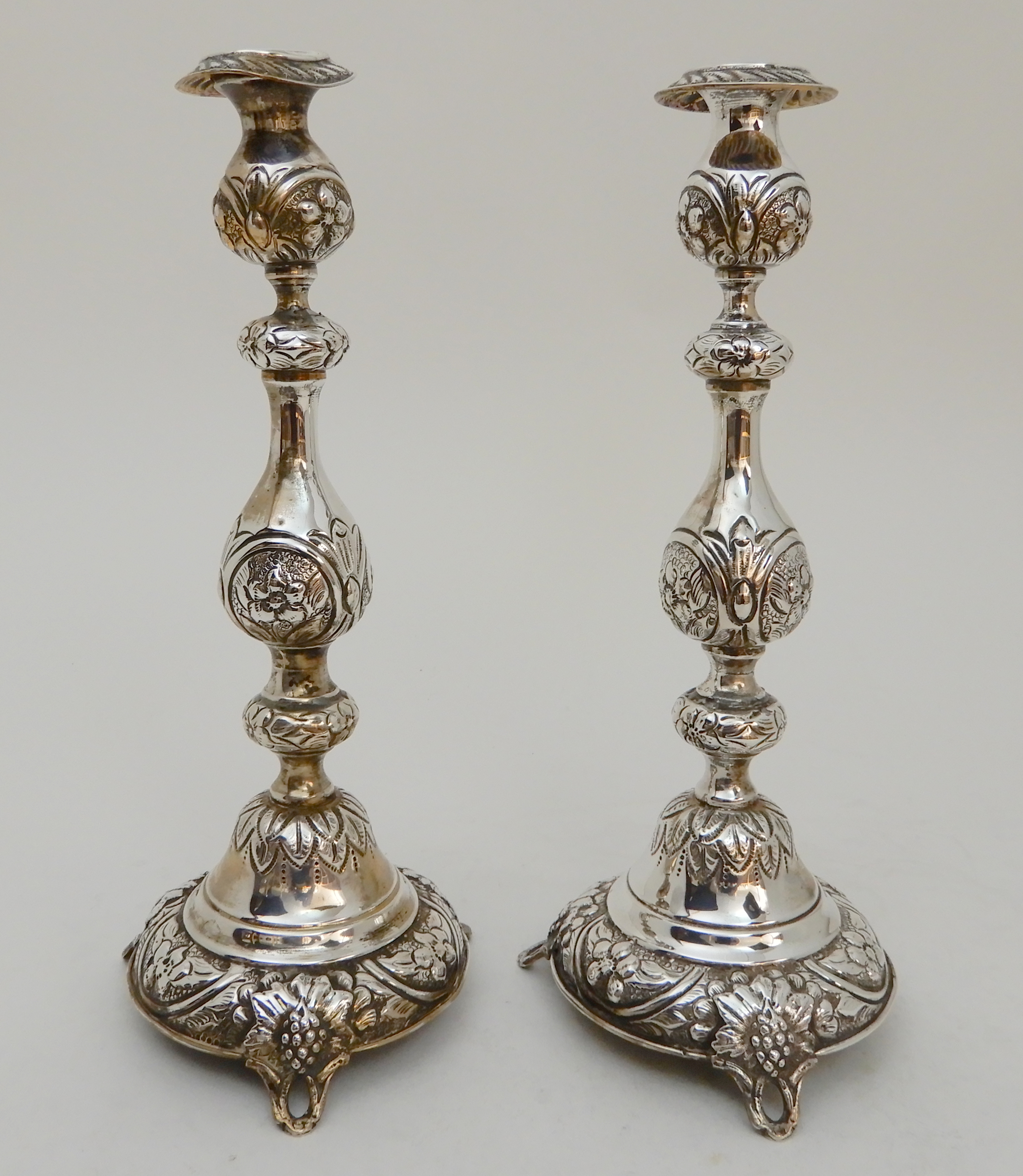 A PAIR OF GEORGE V SILVER CANDLESTICKS by John Round & Son Limited, London 1913, the removable - Image 5 of 9