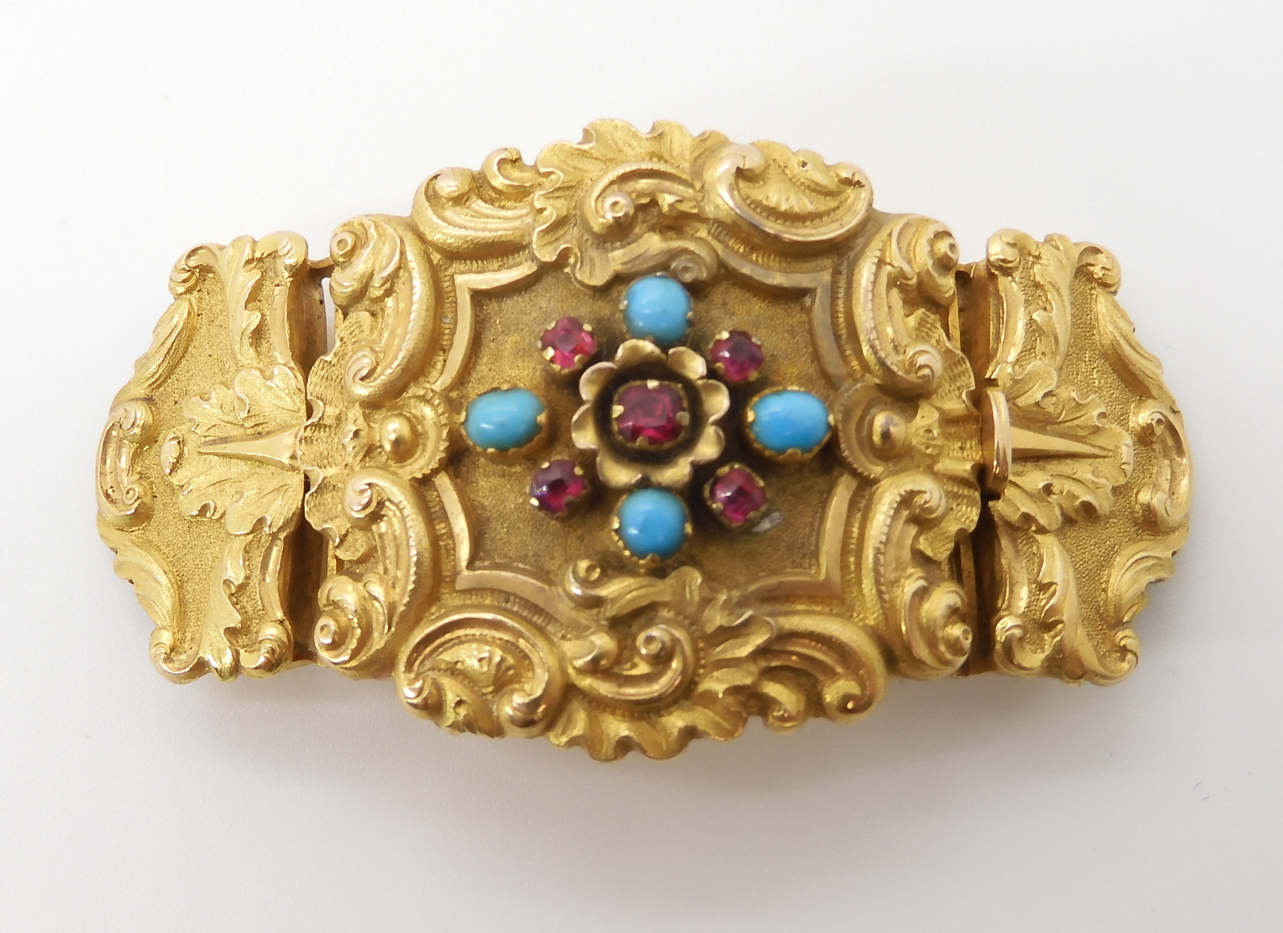 A BRIGHT YELLOW METAL CLASP SET WITH TURQUOISE AND RED GEMS with scroll, palmette and shell - Image 2 of 9