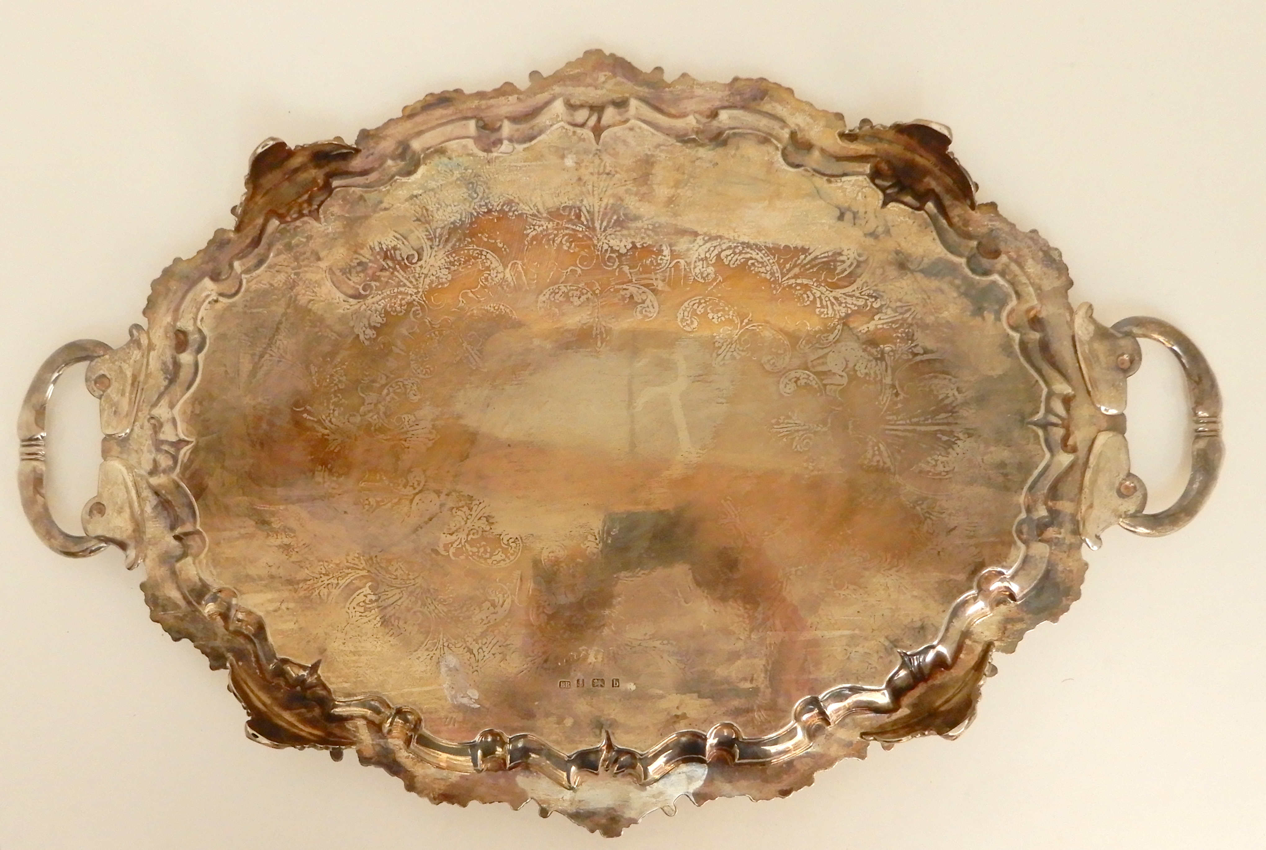 AN EDWARDIAN SILVER TWIN HANDLED SERVING TRAY by Barker Brothers, Birmingham 1901, of oval form, the - Image 5 of 6