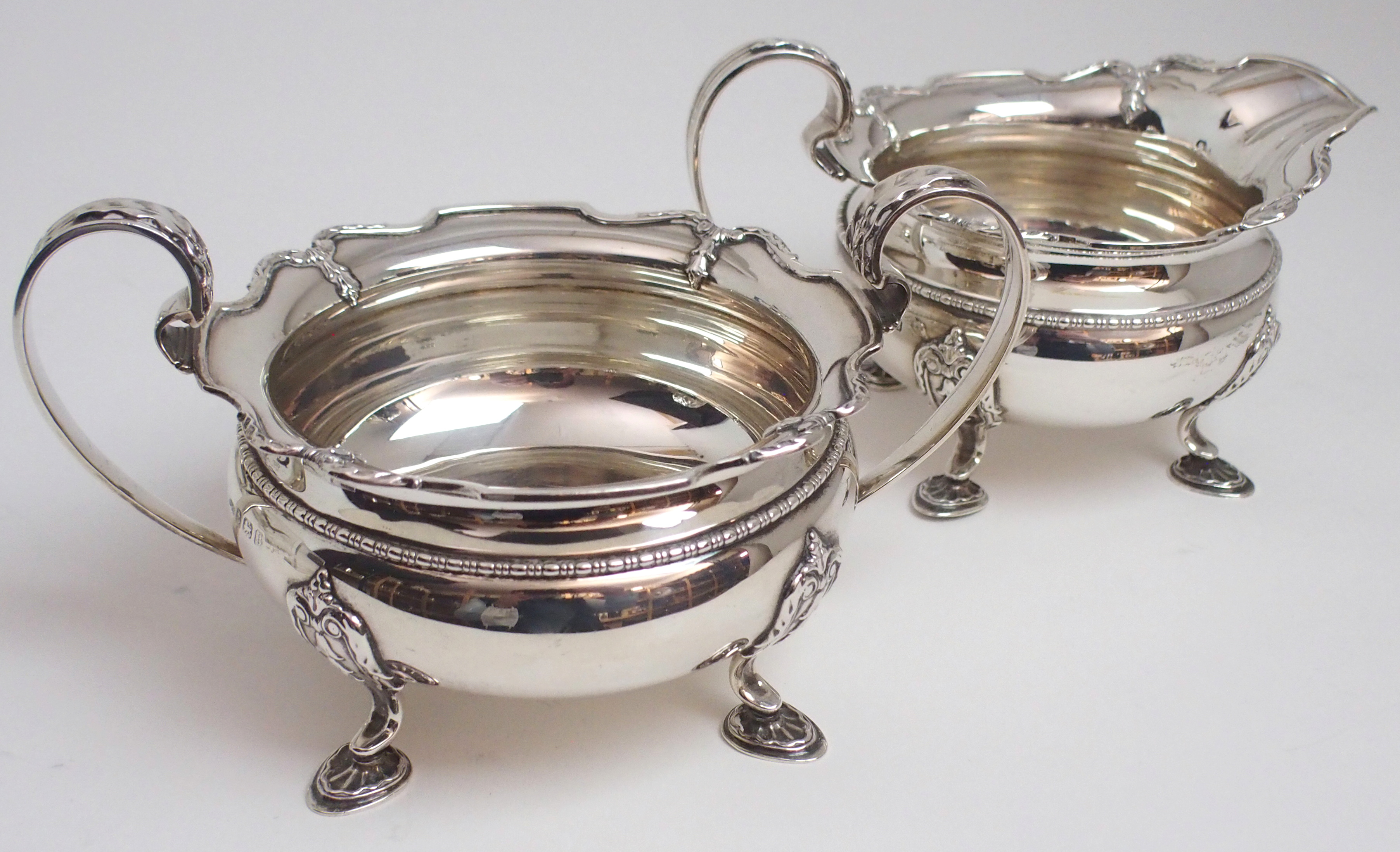 A FOUR PIECE SILVER TEA SERVICE by Docker & Burns Limited, Birmingham 1926, of globular form with - Image 10 of 15