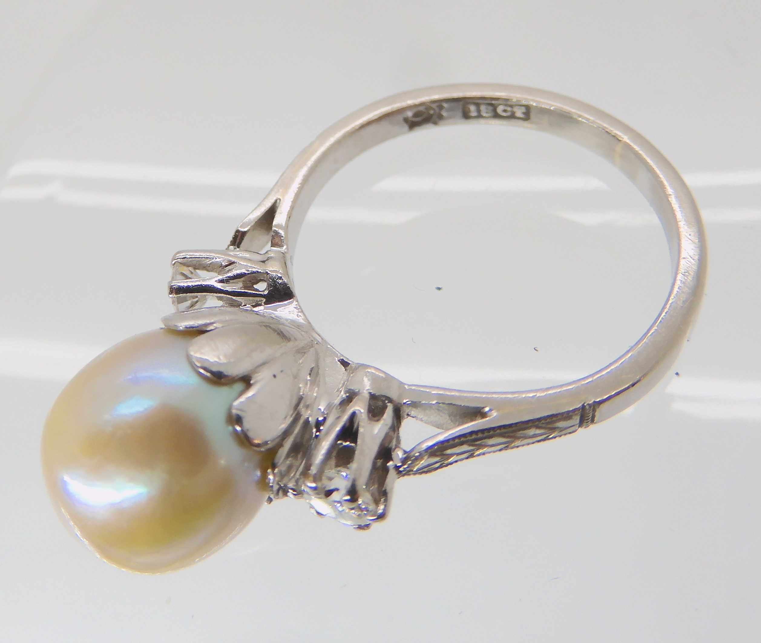 AN 18CT WHITE GOLD PEARL AND DIAMOND RING with wreath engraved shoulders, pearl approx 9mm in - Image 5 of 5