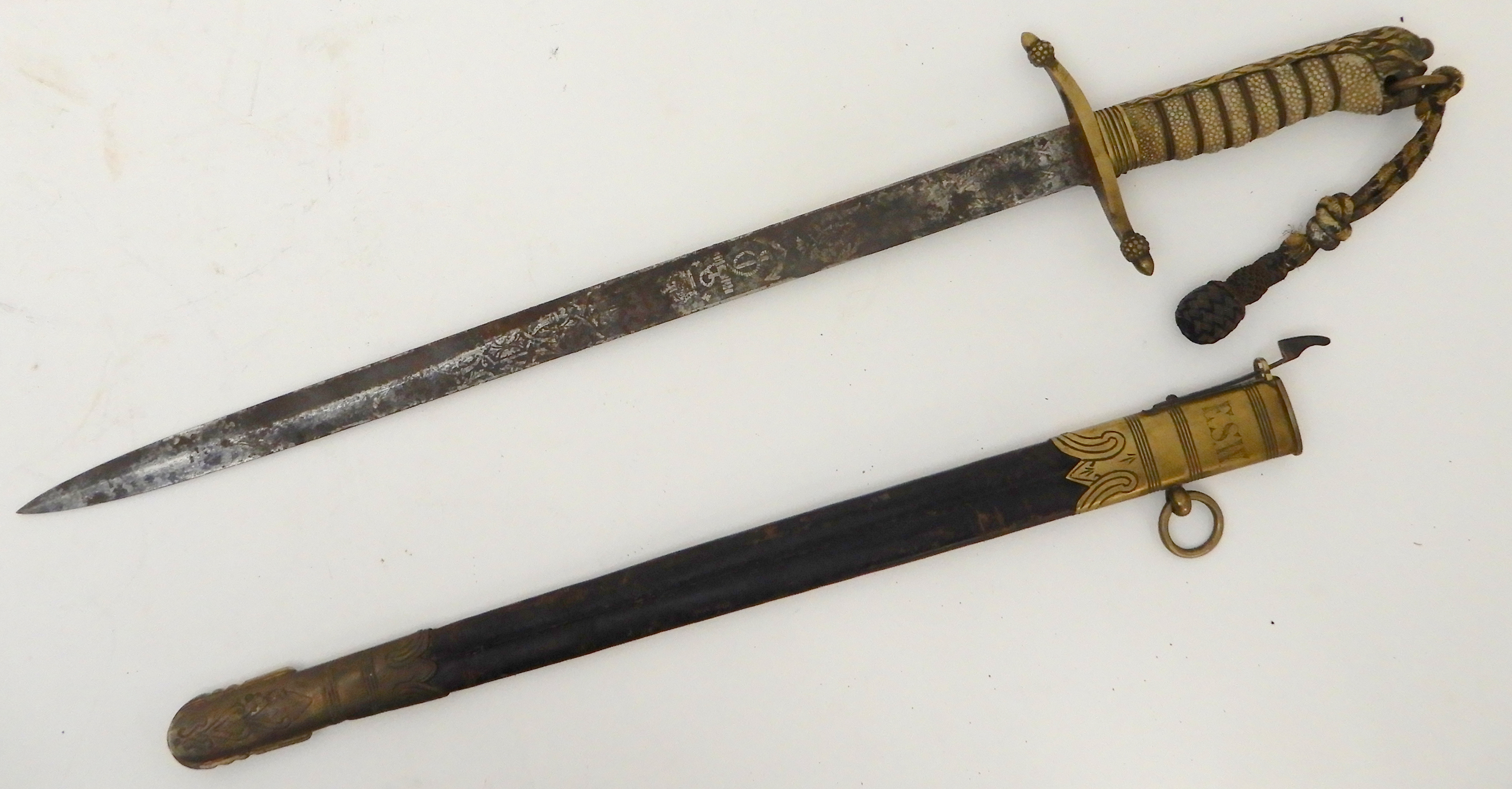 A BRITISH ROYAL NAVY MIDSHIPMAN'S DAGGER the sharkskin wire wound hilt with lion's head pommel, - Image 8 of 10