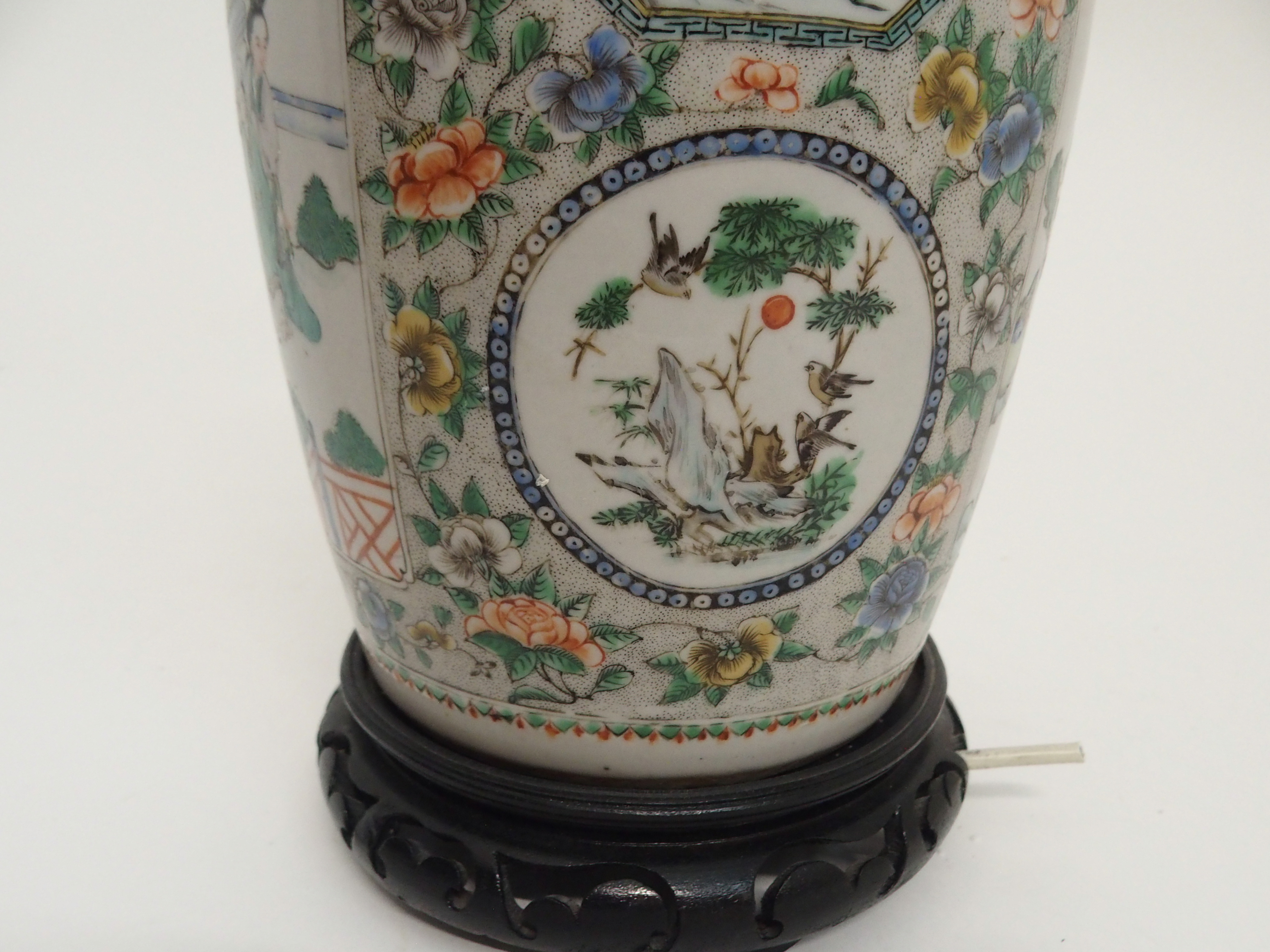 A CHINESE FAMILLE VERTE BALUSTER VASE painted with panels of courtiers in garden palaces within - Image 7 of 8